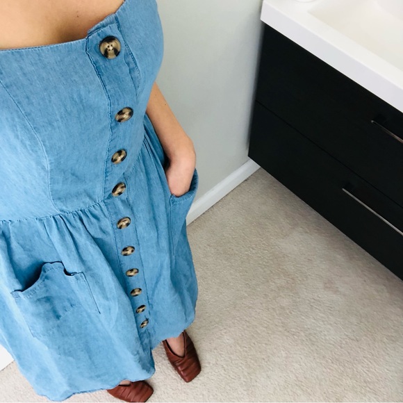 Light wash denim looking apron flare dress with big front pockets button down - Picture 11 of 17